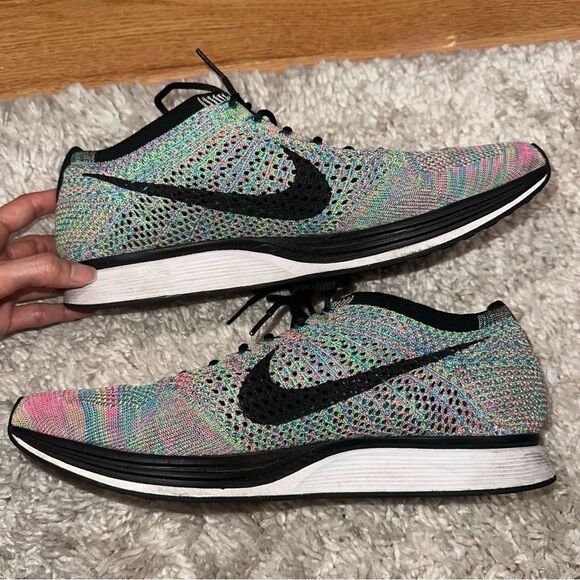 Men’s 10.5 Nike Flyknit Racer Multicolor 2.0 sneaker - excellent condition - Picture 3 of 5